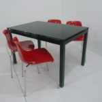 table agatha noir + chaise petite rouge