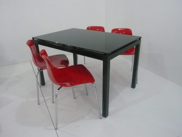 table agatha noir + chaise petite rouge