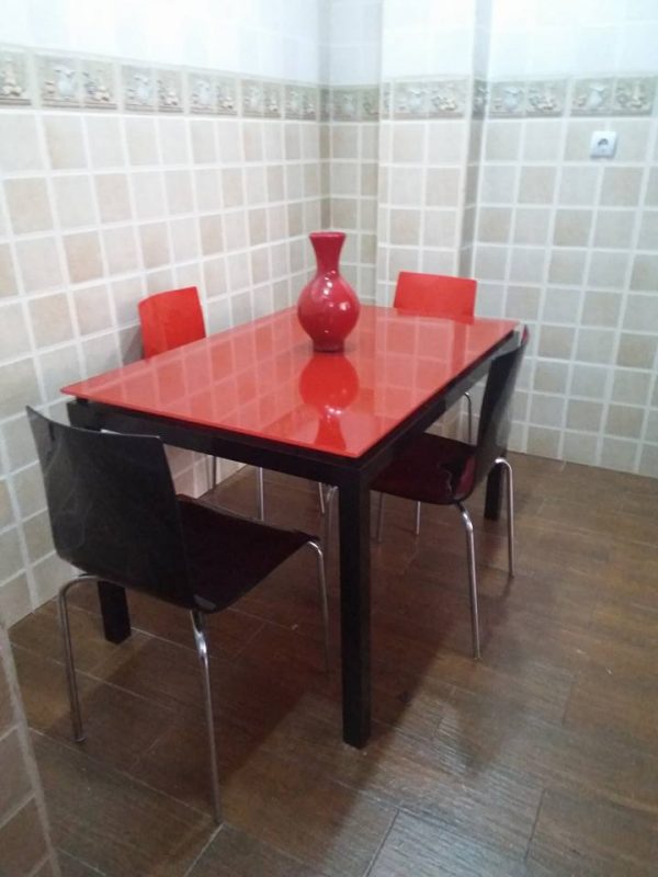 Table agatha vitre couleur + 4 chaises Zip