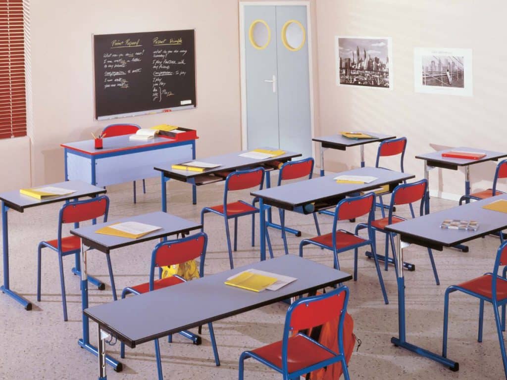 Améliorer les environnements d’apprentissage en classe par mobilier scolaire